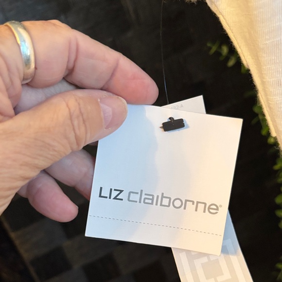 Liz Claiborne White Women's Blouse - Picture 6 of 7